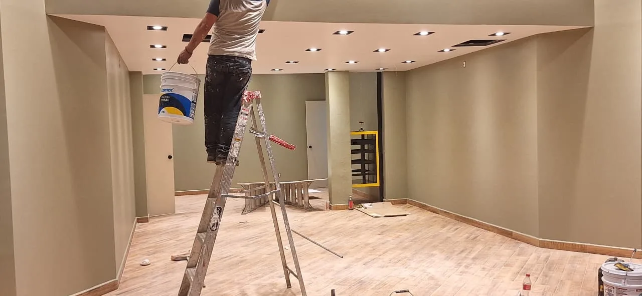 Pintura y mantenimiento interior / Interior painting and maintenance