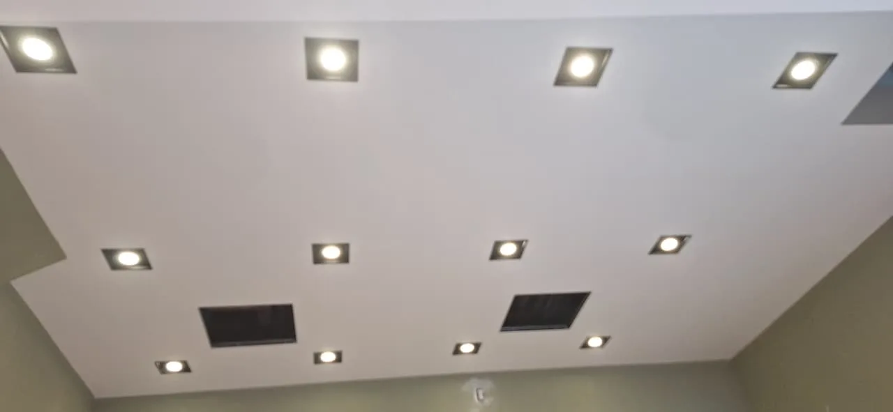 Trabajo de iluminación en plafón Servimant