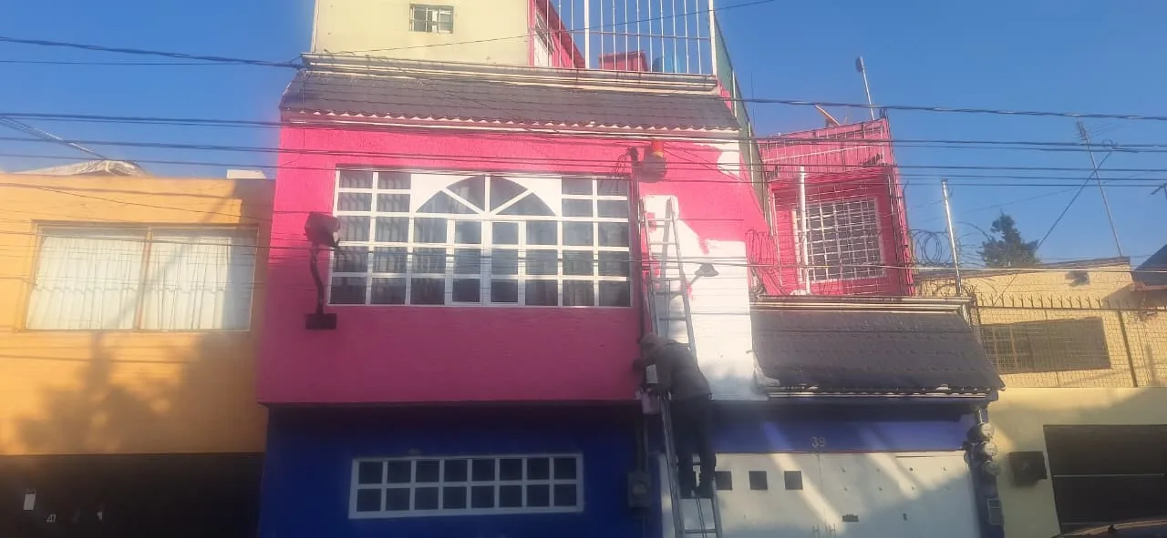 Aplicación de pintura exterior / Exterior paint application